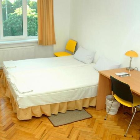 Yellow House Hostel Lemberg Zimmer foto